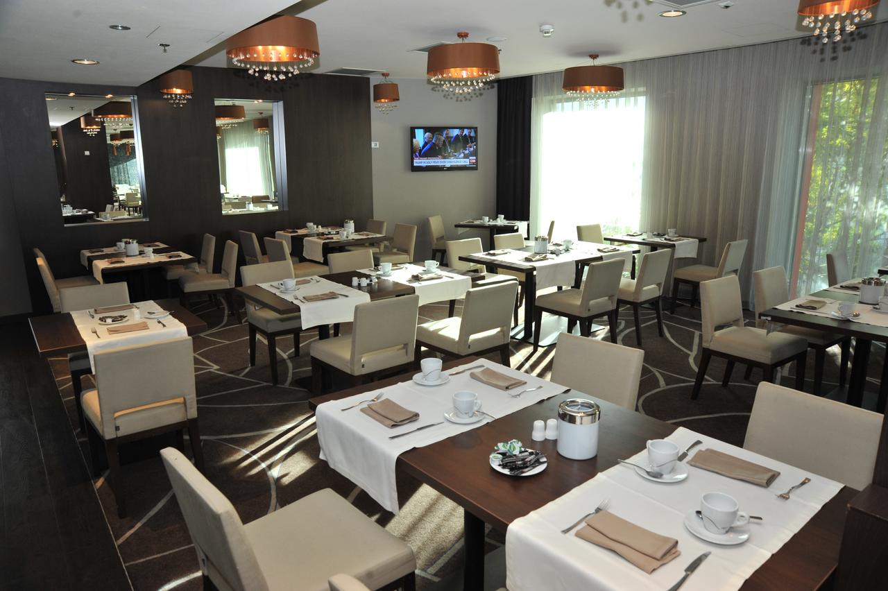 هتل رامادا پیتشتی رومانی