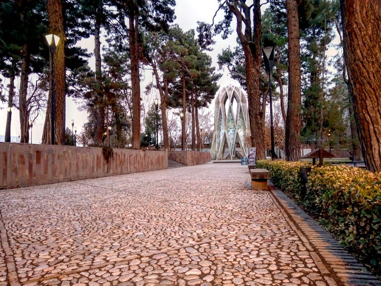 مقبره‌ خیام نیشابوری(شاعر دوره سلجوقی)