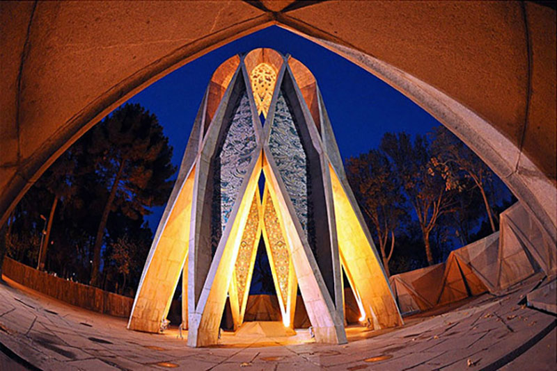مقبره‌ خیام نیشابوری(شاعر دوره سلجوقی)